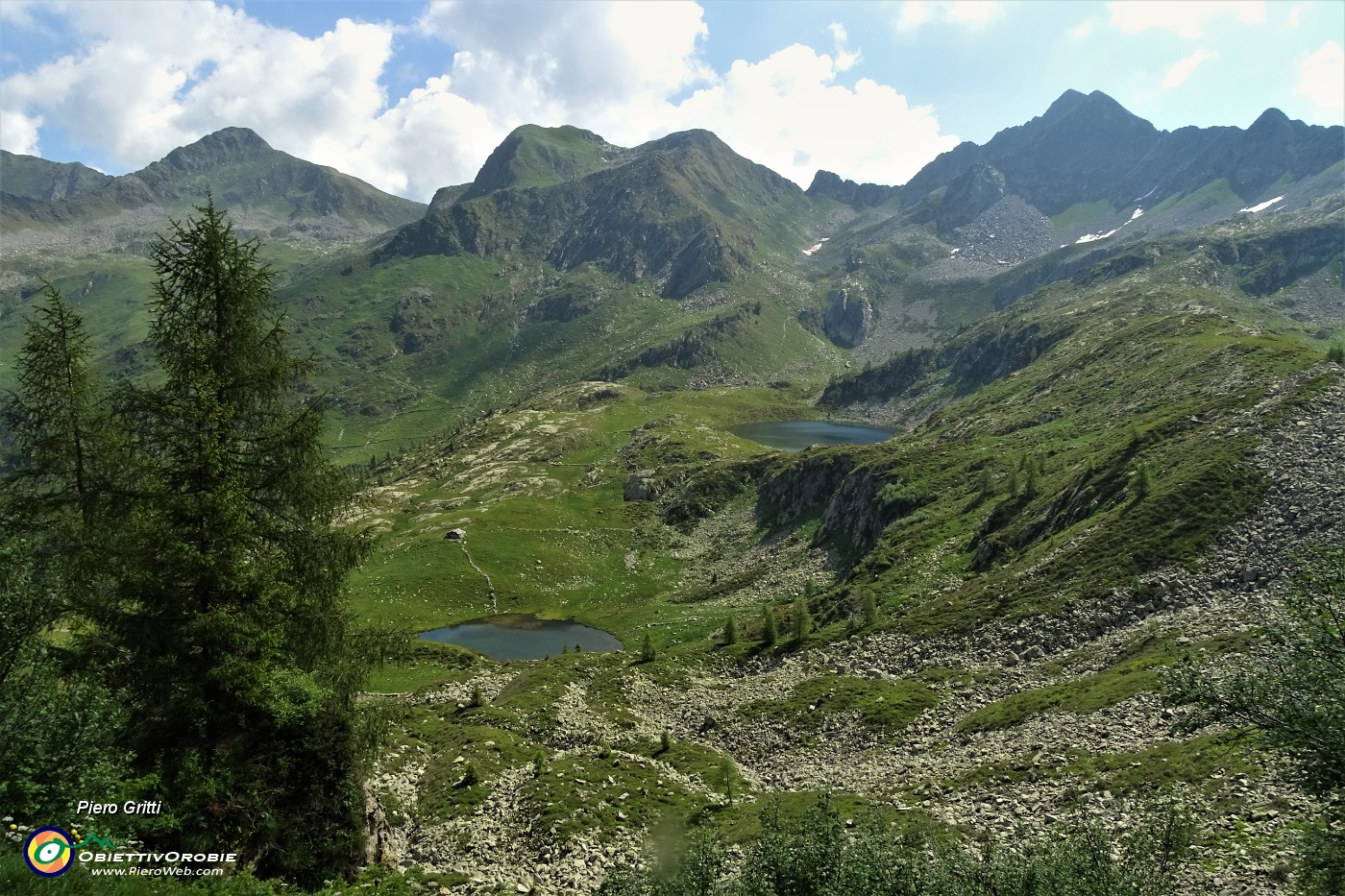 29 Lago Grande  (2030 m) e Lago PIccolo (1986 m).JPG
